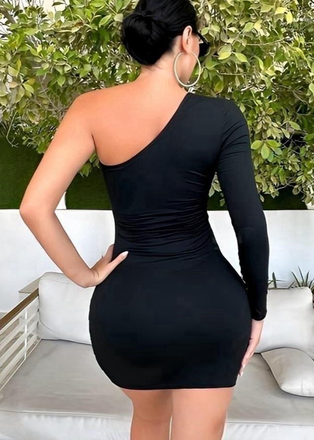 vestido corto de una manga
